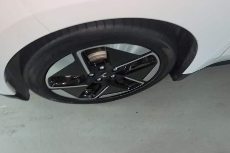 Used Wuling Xingguang 2023 150 Advanced Edition Left Front Wheel Hub