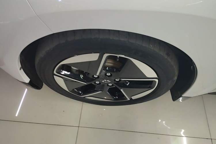 Used Wuling Xingguang 2023 150 Advanced Edition Left Front Wheel Hub