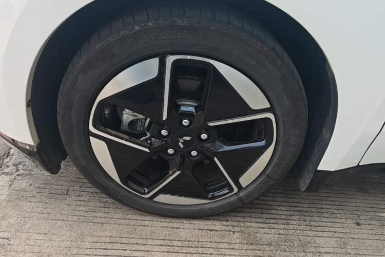 Used Wuling Xingguang 2023 150 Advanced Edition Left Front Wheel Hub