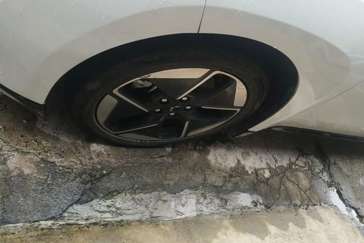 Used Wuling Xingguang 2023 150 Advanced Edition Left Front Wheel Hub