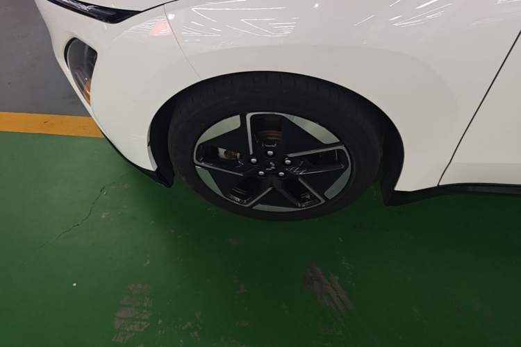 Used Wuling Xingguang 2023 150 Advanced Edition Left Front Wheel Hub