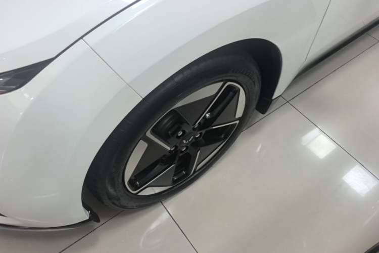 Used Wuling Xingguang 2023 150 Advanced Edition Left Front Wheel Hub