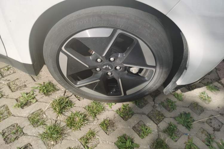 Used Wuling Xingguang 2023 150 Advanced Edition Right Front Wheel Hub