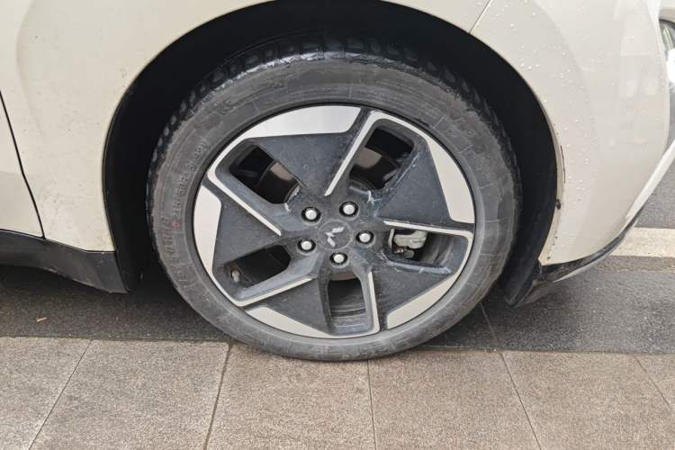 Used Wuling Xingguang 2023 150 Advanced Edition Right Front Wheel Hub