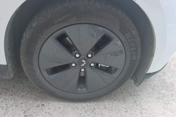 Used Wuling Xingguang 2023 70 Standard Edition Right Front Wheel Hub