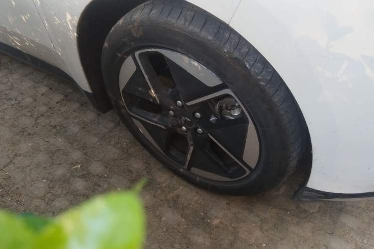 Used Wuling Xingguang 2023 150 Advanced Edition Right Front Wheel Hub