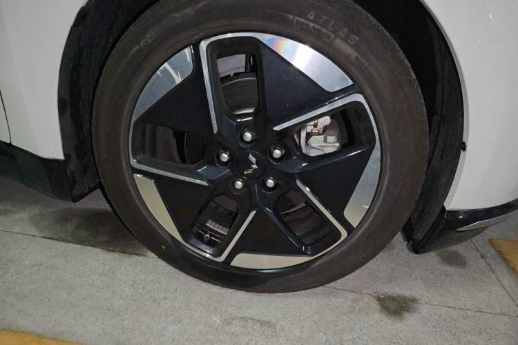 Used Wuling Xingguang 2023 150 Advanced Edition Right Front Wheel Hub