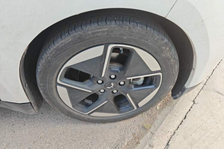 Used Wuling Xingguang 2023 150 Advanced Edition Right Front Wheel Hub