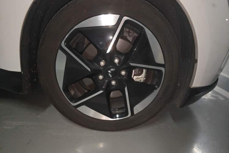 Used Wuling Xingguang 2023 150 Advanced Edition Right Front Wheel Hub