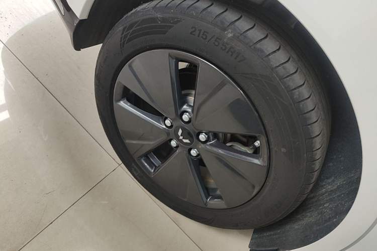 Used Wuling Xingguang 2023 70 Standard Edition Right Rear Wheel Hub