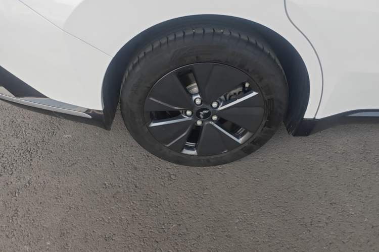 Used Wuling Xingguang 2023 70 Standard Edition Right Rear Wheel Hub