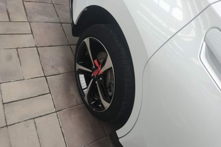 Used Wuling Xingguang 2023 150 Advanced Edition Right Rear Wheel Hub
