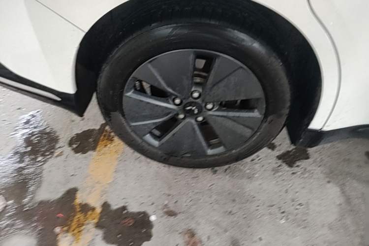 Used Wuling Xingguang 2023 70 Standard Edition Right Rear Wheel Hub