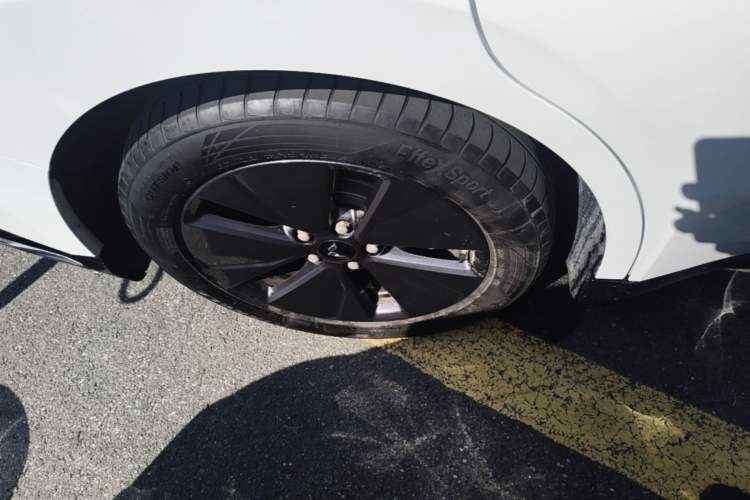 Used Wuling Xingguang 2023 70 Standard Edition Right Rear Wheel Hub