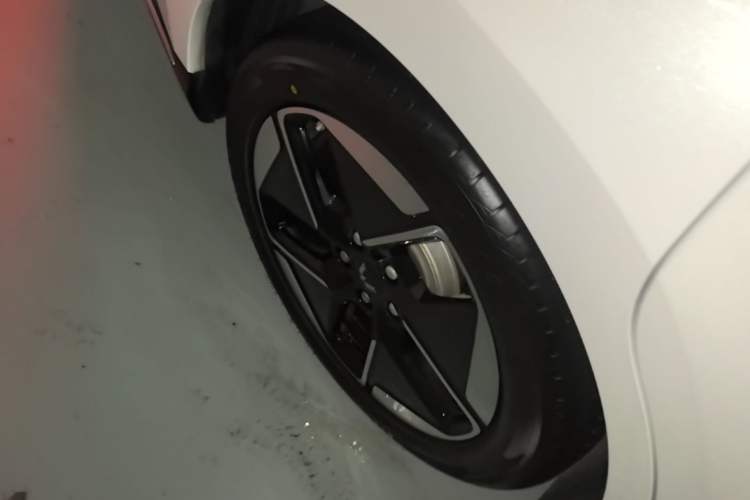 Used Wuling Xingguang 2023 150 Advanced Edition Right Rear Wheel Hub