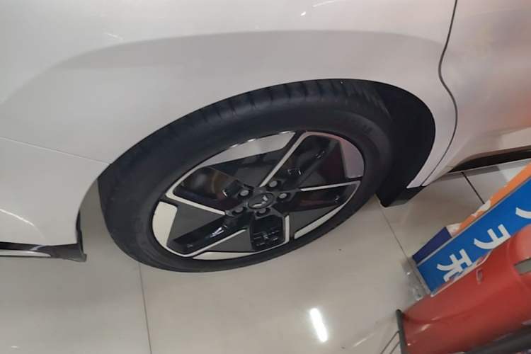 Used Wuling Xingguang 2023 150 Advanced Edition Right Rear Wheel Hub