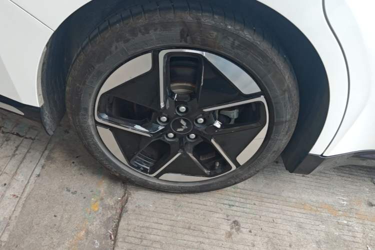 Used Wuling Xingguang 2023 150 Advanced Edition Right Rear Wheel Hub