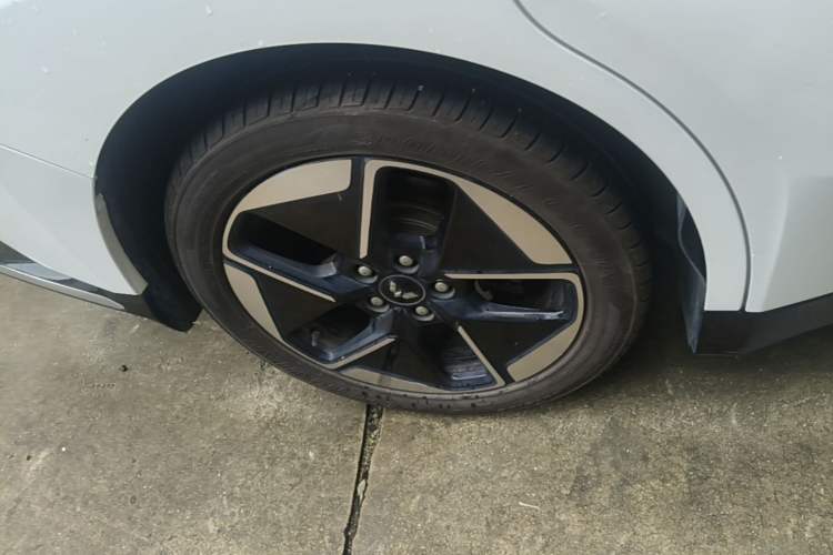 Used Wuling Xingguang 2023 150 Advanced Edition Right Rear Wheel Hub