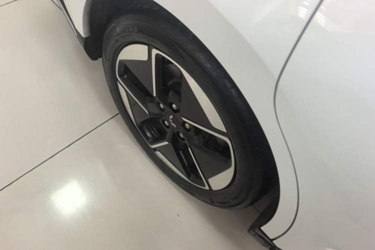 Used Wuling Xingguang 2023 150 Advanced Edition Right Rear Wheel Hub