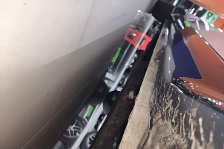Used Wuling Xingguang 2023 150 Advanced Edition Right Side Sill