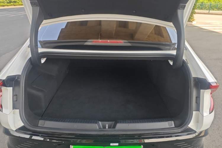 Used Wuling Xingguang 2023 70 Standard Edition Trunk