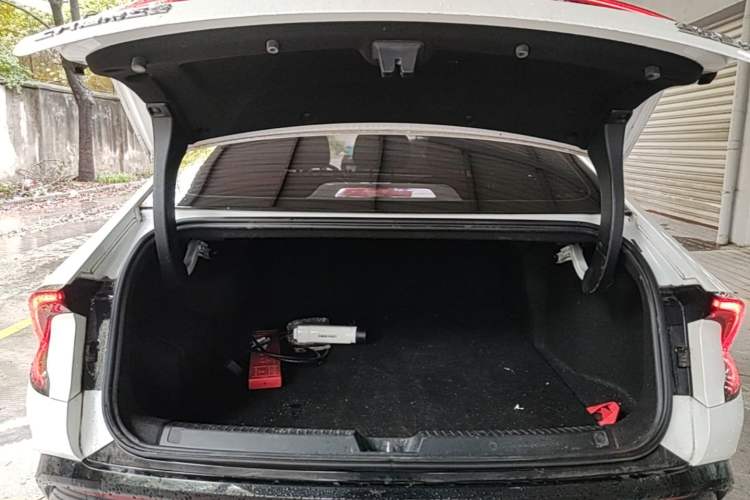 Used Wuling Xingguang 2023 70 Standard Edition Trunk