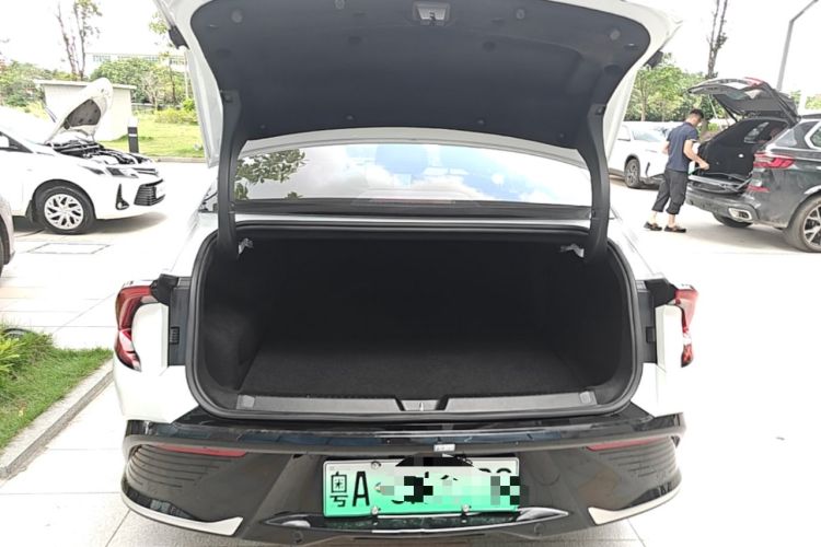 Used Wuling Xingguang 2023 70 Standard Edition Trunk