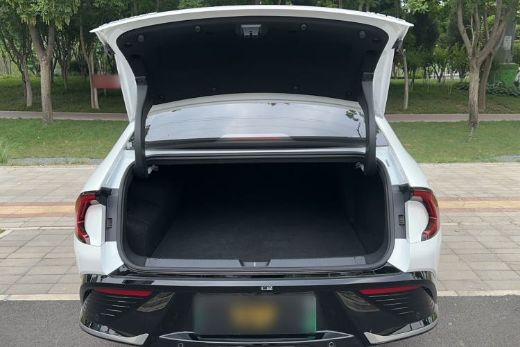 Used Wuling Xingguang 2023 70 Standard Edition Trunk