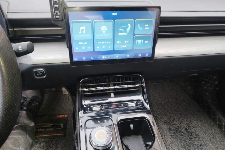 Used Wuling Xingguang 2024 Co-creation Edition 150 Standard Model Audio And AC Panel
