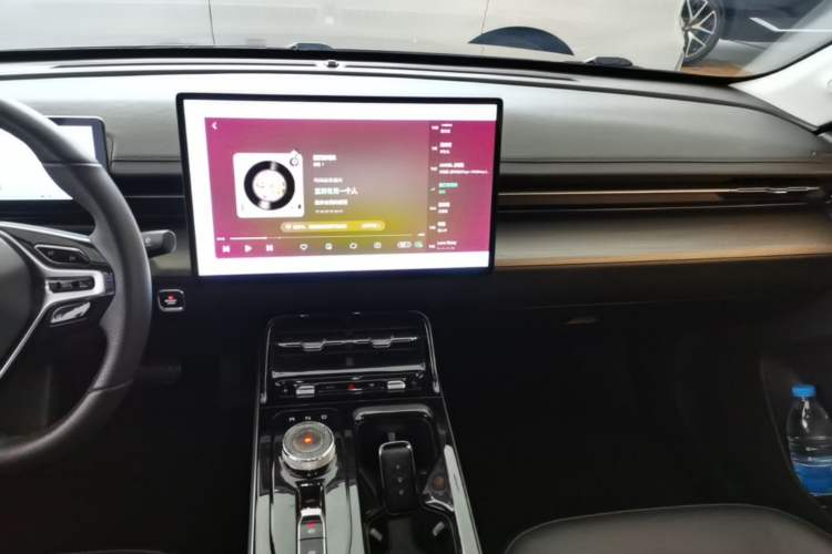 Used Wuling Xingguang 2024 Co-Creation Edition 150 Flagship Model Audio And AC Panel