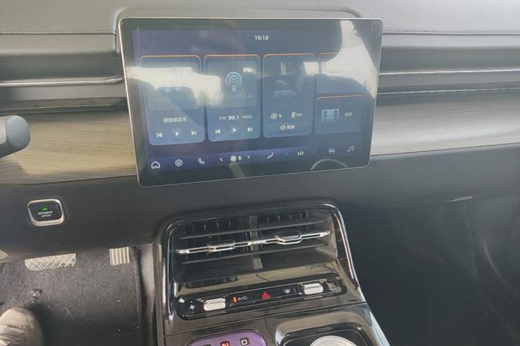 Used Wuling Xingguang 2024 Co-creation Edition 150 Standard Model Audio And AC Panel