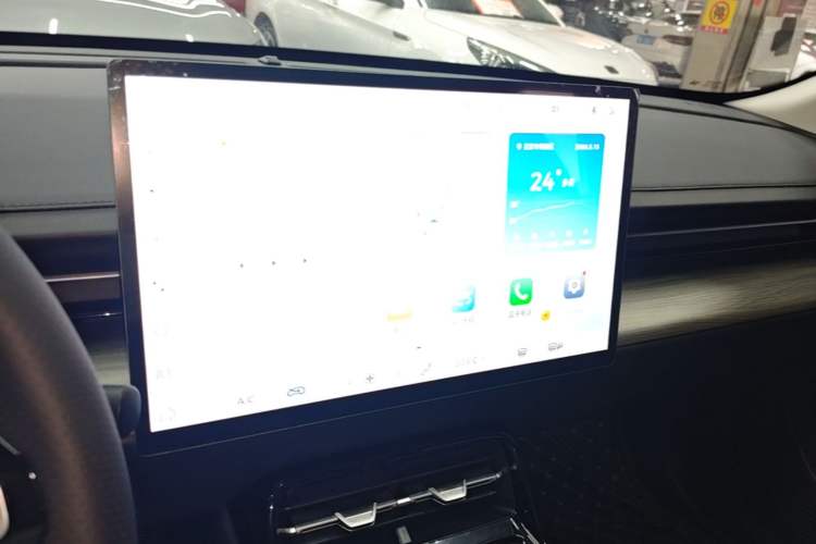 Used Wuling Xingguang 2024 Co-Creation Edition 510 Advanced Model Audio And AC Panel