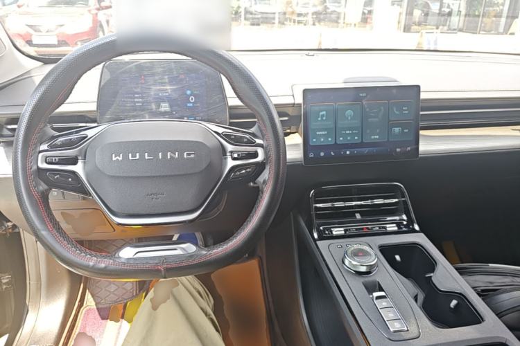 Used Wuling Xingguang 2024 Co-creation Edition 150 Standard Model Center Console