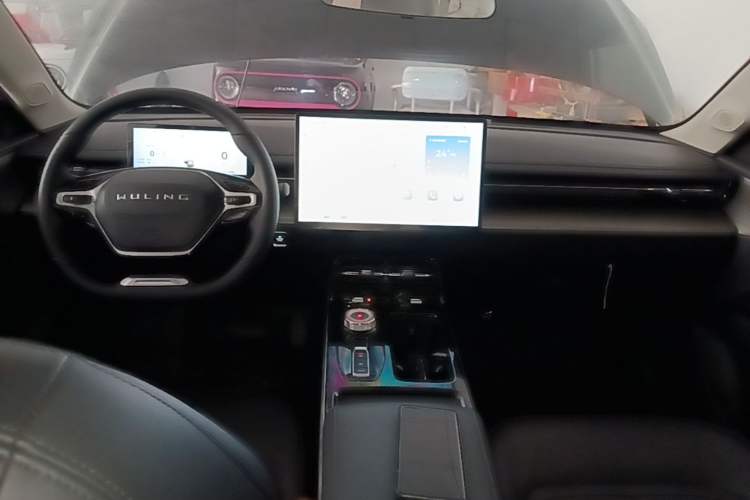 Used Wuling Xingguang 2024 Co-Creation Edition 510 Advanced Model Center Console