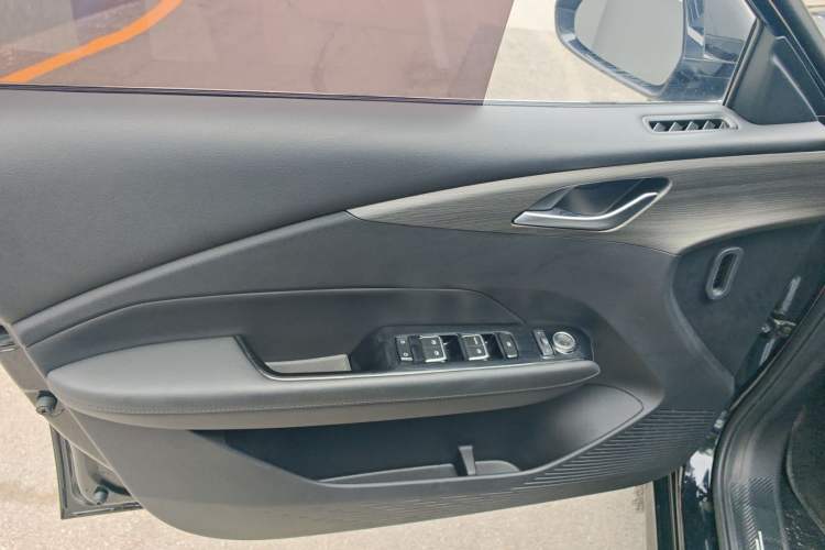 Used Wuling Xingguang 2024 Co-creation Edition 150 Standard Model Center Console