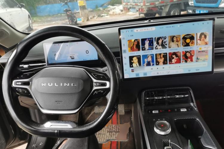 Used Wuling Xingguang 2024 Co-Creation Edition 150 Advanced Model Center Console