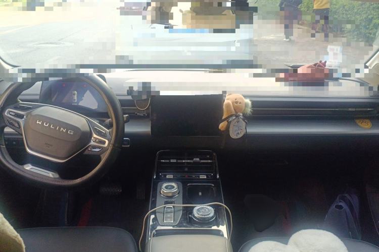 Used Wuling Xingguang 2024 Co-creation Edition 150 Standard Model Center Console