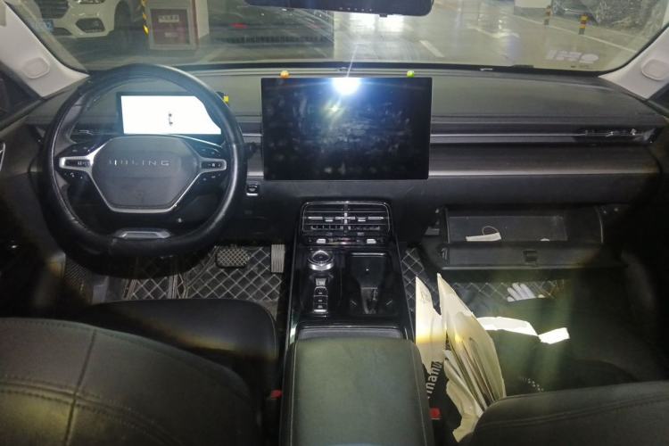 Used Wuling Xingguang 2024 Co-Creation Edition 150 Flagship Model Center Console
