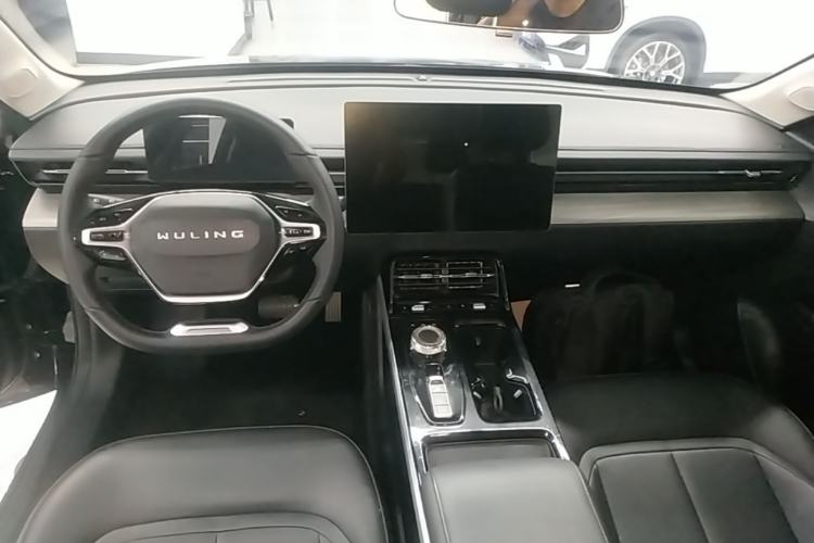 Used Wuling Xingguang 2024 Co-Creation Edition 510 Advanced Model Center Console