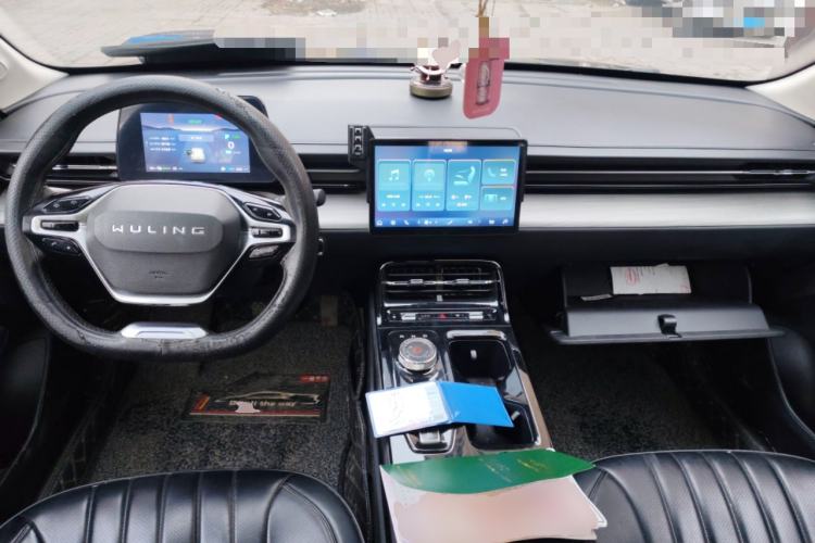 Used Wuling Xingguang 2024 Co-creation Edition 150 Standard Model Center Console