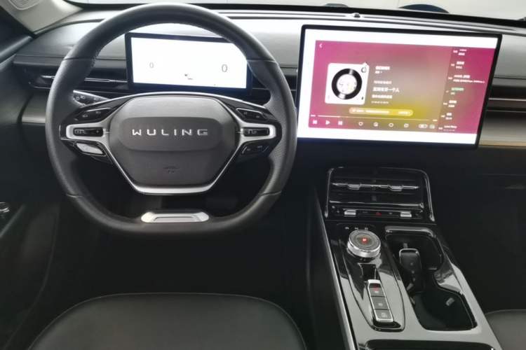 Used Wuling Xingguang 2024 Co-Creation Edition 150 Flagship Model Center Console