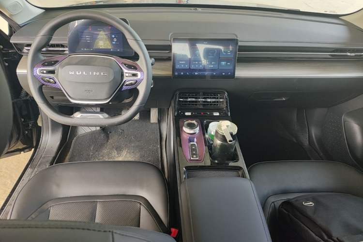 Used Wuling Xingguang 2024 Co-creation Edition 150 Standard Model Center Console