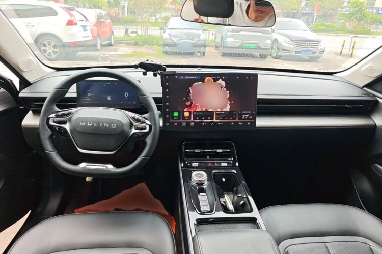 Used Wuling Xingguang 2024 Co-Creation Edition 150 Advanced Model Center Console