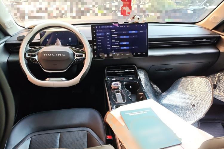 Used Wuling Xingguang 2024 Co-Creation Edition 150 Advanced Model Center Console