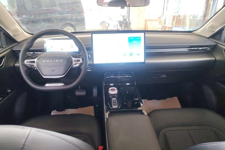 Used Wuling Xingguang 2024 Co-Creation Edition 510 Advanced Model Center Console