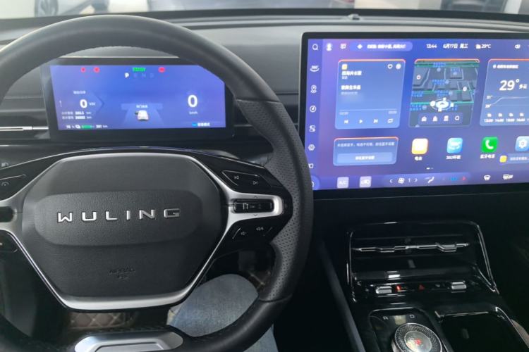 Used Wuling Xingguang 2024 Co-Creation Edition 510 Advanced Model Center Console