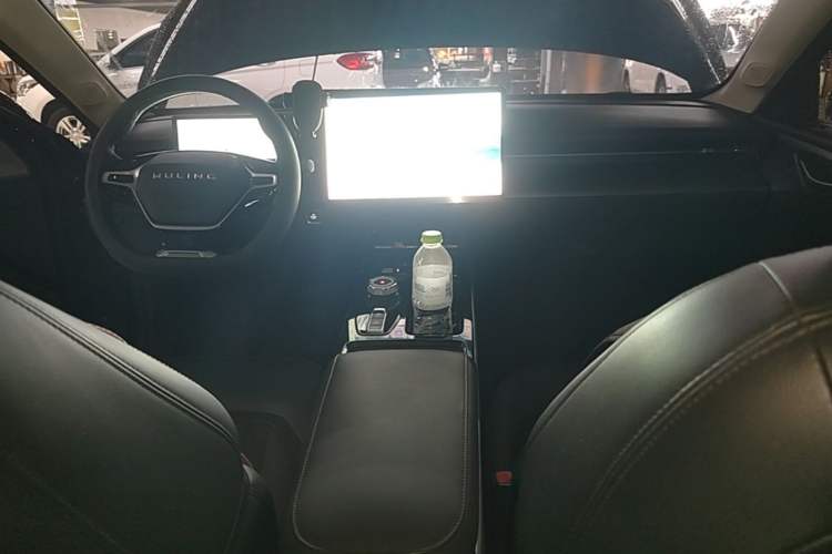 Used Wuling Xingguang 2024 Co-Creation Edition 510 Advanced Model Center Console