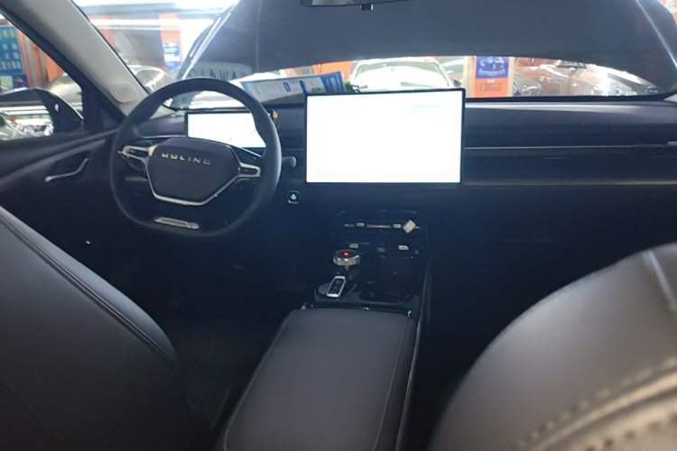Used Wuling Xingguang 2024 Co-Creation Edition 510 Advanced Model Center Console