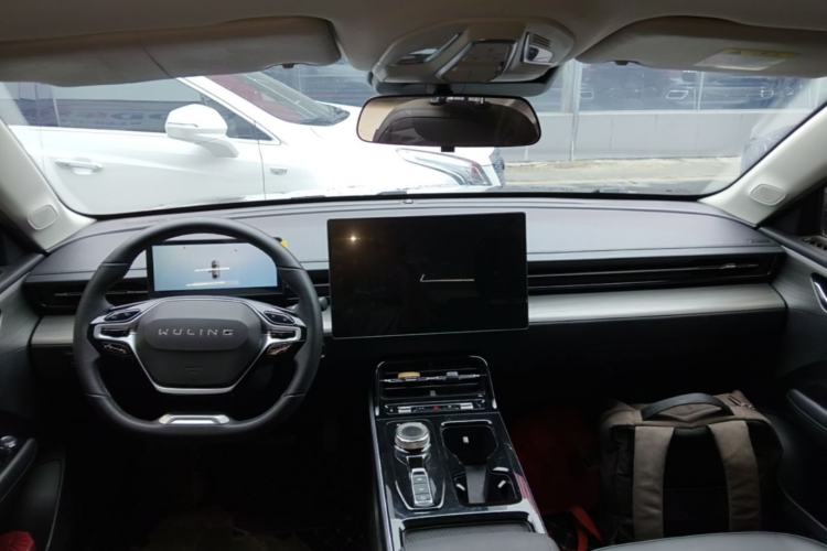 Used Wuling Xingguang 2024 Co-Creation Edition 150 Flagship Model Center Console