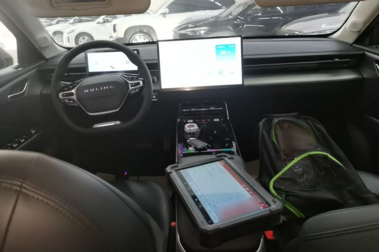 Used Wuling Xingguang 2024 Co-Creation Edition 150 Flagship Model Center Console